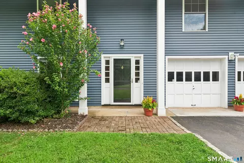20 Lincoln Dr, New Canaan, CT 06840