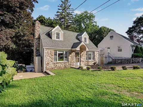 555 Lakeside Dr, Bridgeport, CT 06606