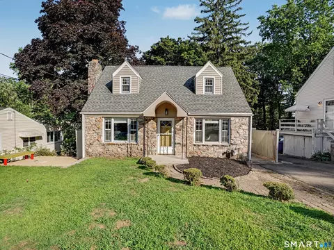 555 Lakeside Dr, Bridgeport, CT 06606