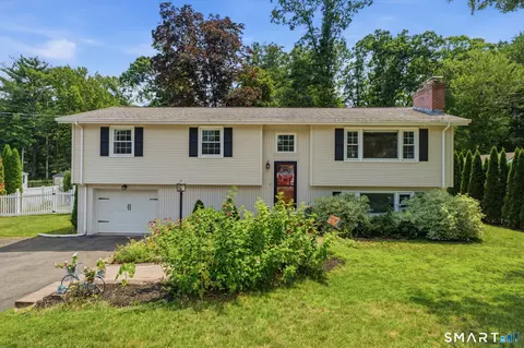 39 Timber Trl, East Hartford, CT 06118
