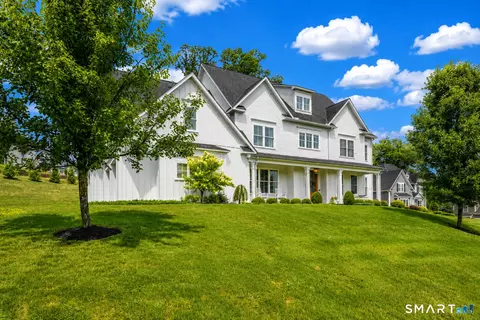 3 Newcastle Pl, Unionville, CT 06085