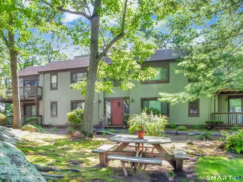 31 Harbour Vlg #C, Branford, CT 06405