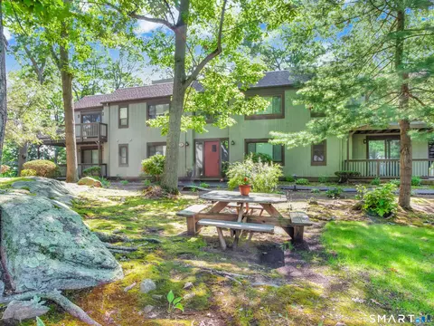 31 Harbour Vlg #C, Branford, CT 06405