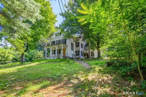 137 141 Main St S, Woodbury, CT 06798