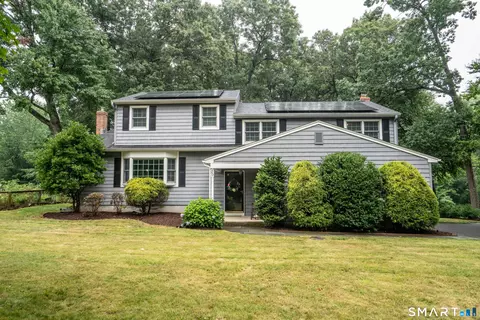 20 Munnisunk Dr, Simsbury, CT 06070