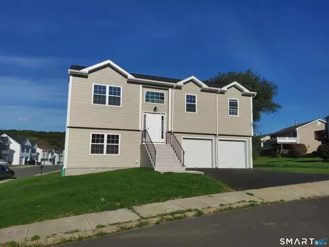 16 Kingsley Ct, Waterbury, CT 06704