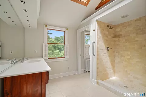 Bath - 29 Lonetown Rd, Redding, CT 06896 photo 5 of 6
