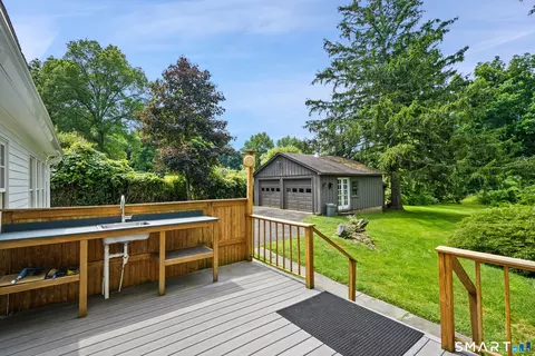 Exterior - 29 Lonetown Rd, Redding, CT 06896 photo 4 of 10