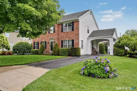 90 Lexington Way S, Milford, CT 06461