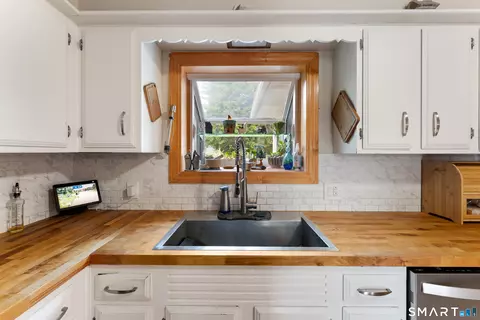 Kitchen - 18 Philmar Dr, Plainfield, CT 06374 photo 4 of 4