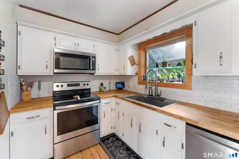 Kitchen - 18 Philmar Dr, Plainfield, CT 06374 photo 2 of 4