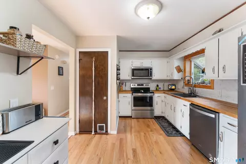 Kitchen - 18 Philmar Dr, Plainfield, CT 06374 photo 1 of 4