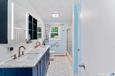 Bath - 18 Philmar Dr, Plainfield, CT 06374 photo 1 of 2