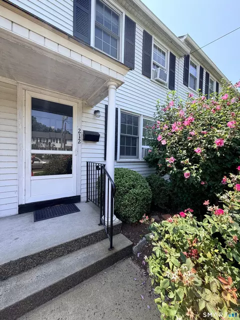 212 Sylvan Knoll Rd, Stamford, CT 06902