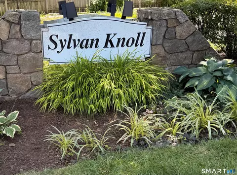212 Sylvan Knoll Rd, Stamford, CT 06902