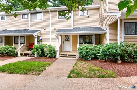 19 Wiggins Farm Dr #E, Simsbury, CT 06070