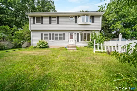 5 Redwood St, Enfield, CT 06082