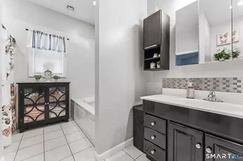 Bath - 415 Jerusalem Rd, Windham, CT 06280 photo 3 of 5