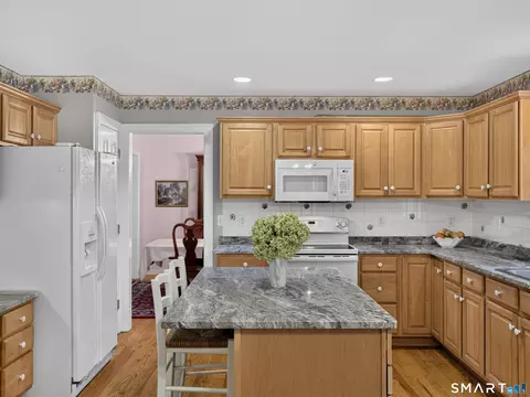 Kitchen - 2125 Durham Rd, Madison, CT 06443 photo 3 of 5