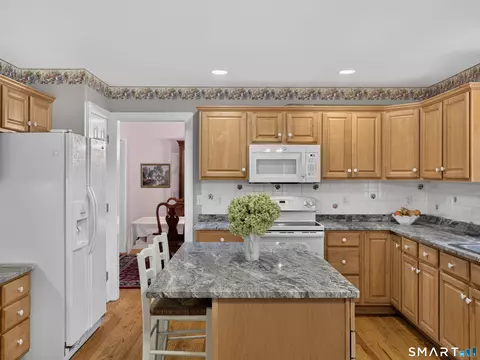 Kitchen - 2125 Durham Rd, Madison, CT 06443 photo 3 of 5