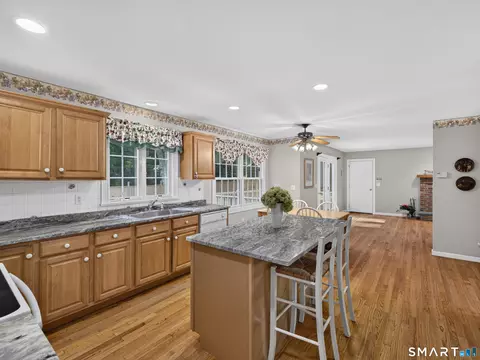 Kitchen - 2125 Durham Rd, Madison, CT 06443 photo 4 of 5