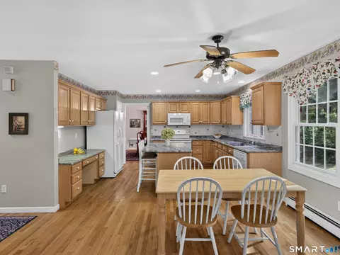 Kitchen - 2125 Durham Rd, Madison, CT 06443 photo 2 of 5