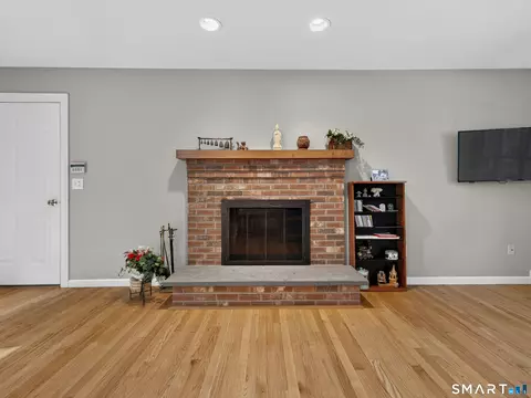 Living - 2125 Durham Rd, Madison, CT 06443 photo 3 of 5