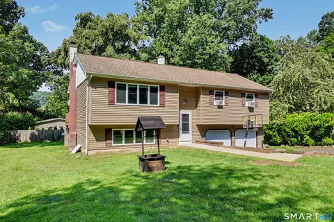 444 Candlewood Lake Rd N, New Milford, CT 06776