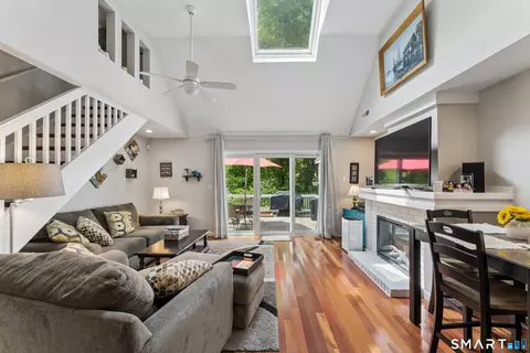 22 Woodbury Pl #22, Woodbury, CT 06798
