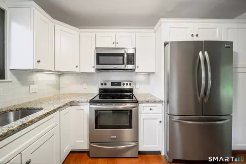 486 Heritage Vlg #B, Southbury, CT 06488