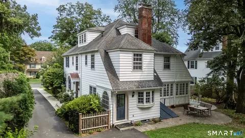 25 Walbridge Rd, West Hartford, CT 06119