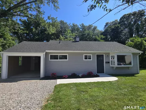 7 Carol Ct, Groton, CT 06340