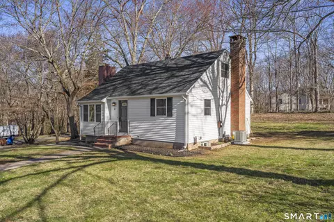 2 Burr Hill Ter, North Branford, CT 06471