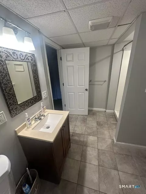 Bath - 16 Stevens St, Windsor Locks, CT 06096 photo 5 of 5