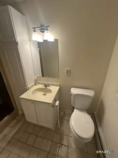Bath - 16 Stevens St, Windsor Locks, CT 06096 photo 1 of 5