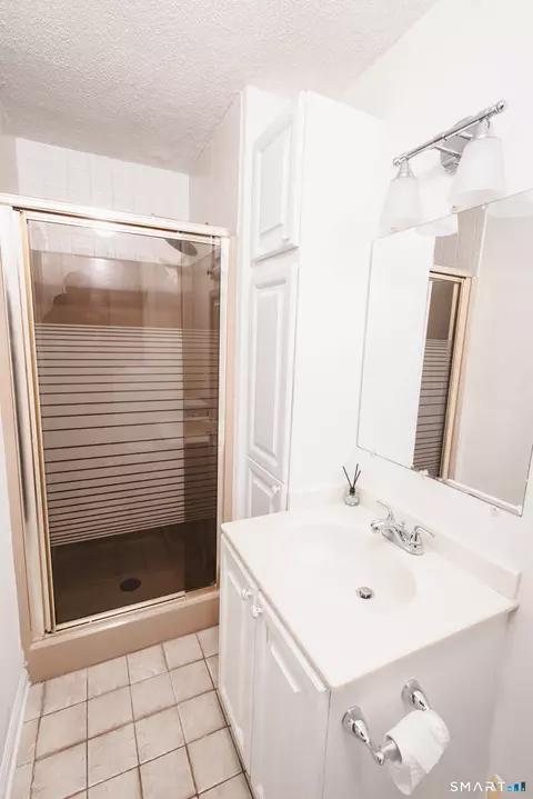 Bath - 16 Stevens St, Windsor Locks, CT 06096 photo 1 of 5