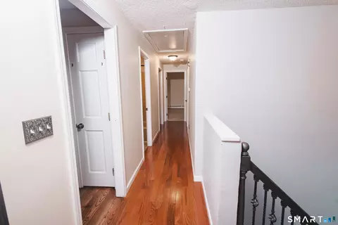 Entry Way - 16 Stevens St, Windsor Locks, CT 06096 photo 2 of 7