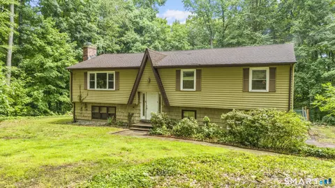 32 Woodhaven Dr, Burlington, CT 06013