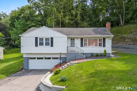 111 Juniper Ridge Dr, Waterbury, CT 06708