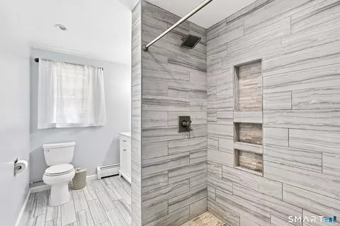 Bath - 257 Goff Rd, Wethersfield, CT 06109 photo 1 of 3