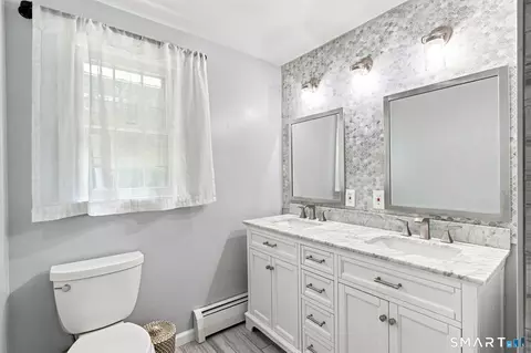 Bath - 257 Goff Rd, Wethersfield, CT 06109 photo 2 of 3