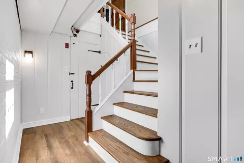 Entry Way - 987 Hill St, Suffield, CT 06078 photo 3 of 3