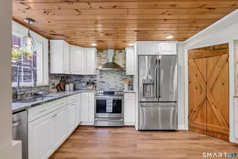 Kitchen - 987 Hill St, Suffield, CT 06078 photo 1 of 3