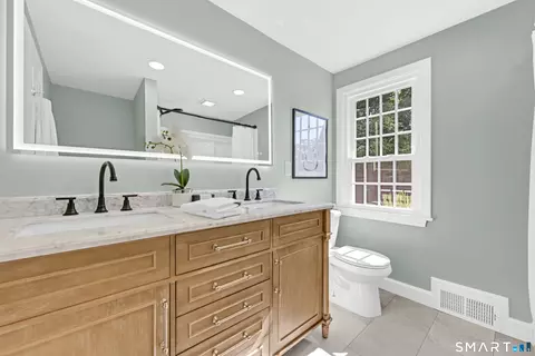 Bath - 987 Hill St, Suffield, CT 06078 photo 2 of 4