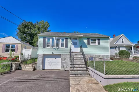88 Carver St, Waterbury, CT 06708