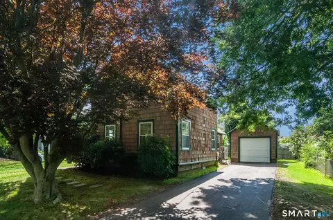 Exterior - 44 Pent Rd, Madison, CT 06443 photo 4 of 5
