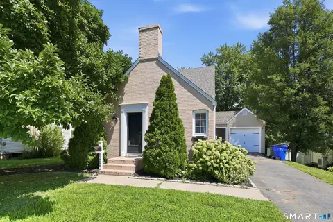 122 Overbrook Rd, West Hartford, CT 06107