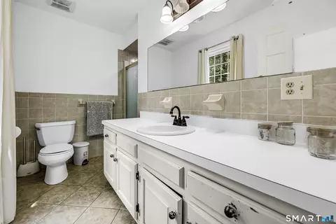 Bath - 75 Great Ring Rd, Sandy Hook, CT 06482 photo 2 of 4