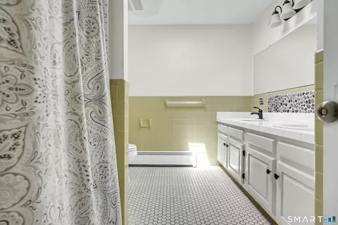 Bath - 75 Great Ring Rd, Sandy Hook, CT 06482 photo 4 of 4