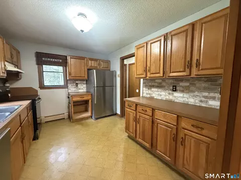 Kitchen - 421 Modock Rd, Putnam, CT 06260 photo 2 of 3